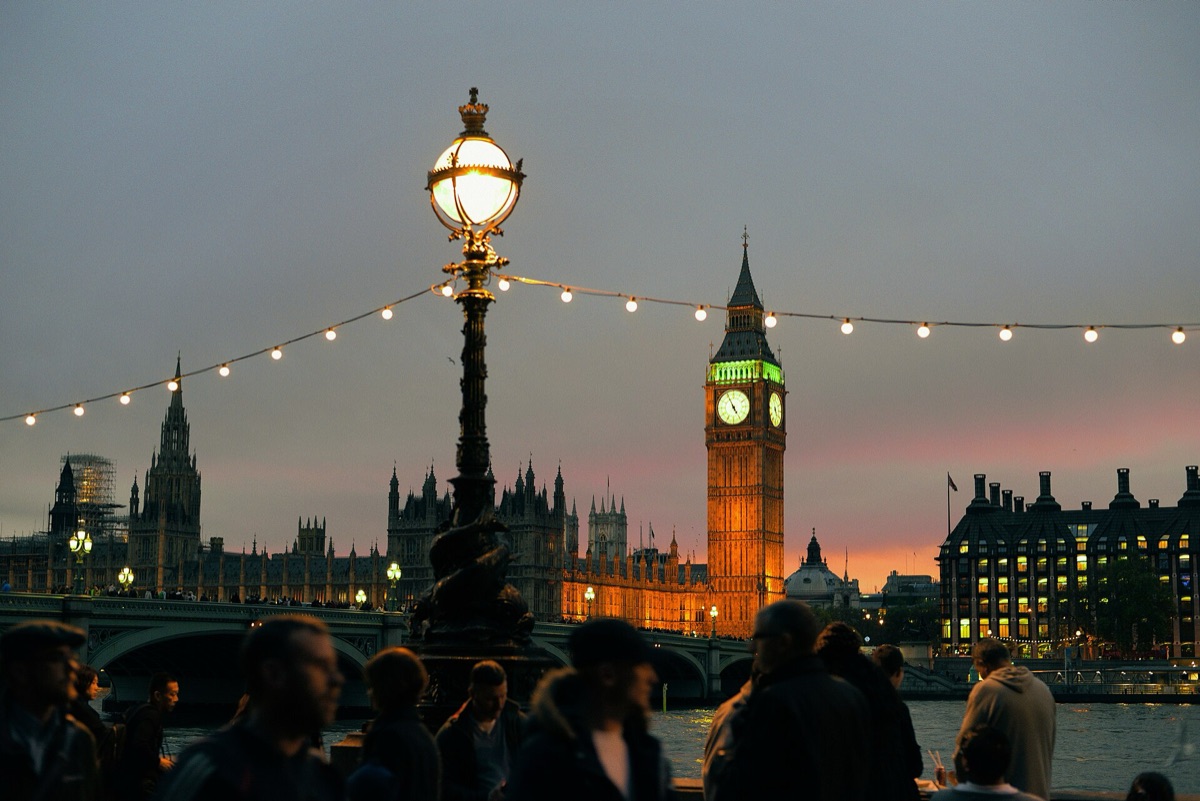 Big Ben and the Palace of Westminster at dusk, seen from across the Thames